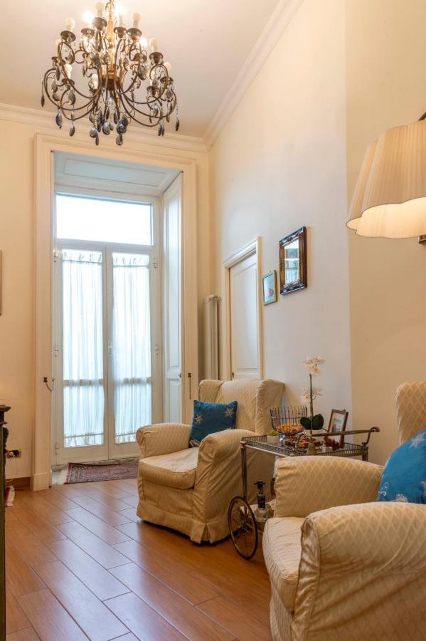 B&B Residenza Via Dei Mille เนเปิลส์ ภายนอก รูปภาพ
