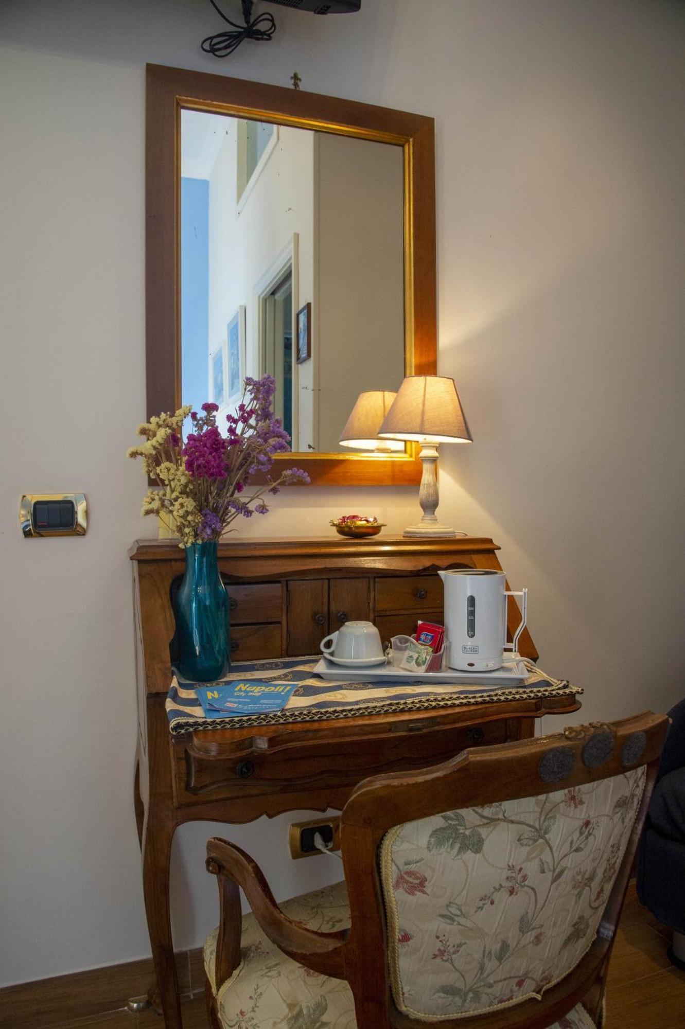 B&B Residenza Via Dei Mille เนเปิลส์ ภายนอก รูปภาพ