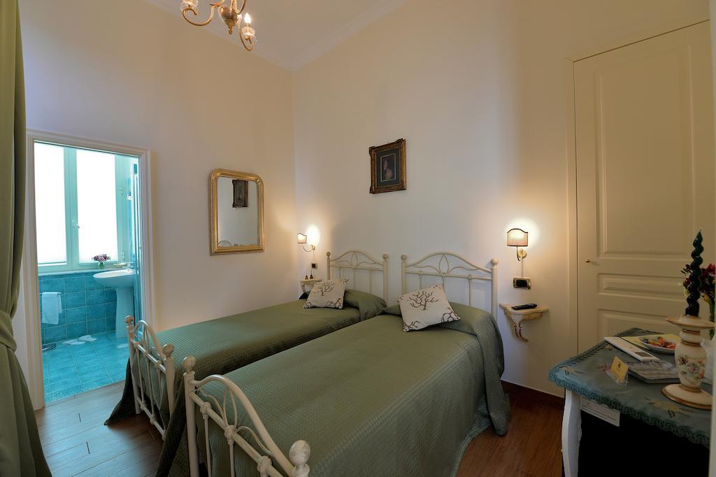 B&B Residenza Via Dei Mille เนเปิลส์ ภายนอก รูปภาพ