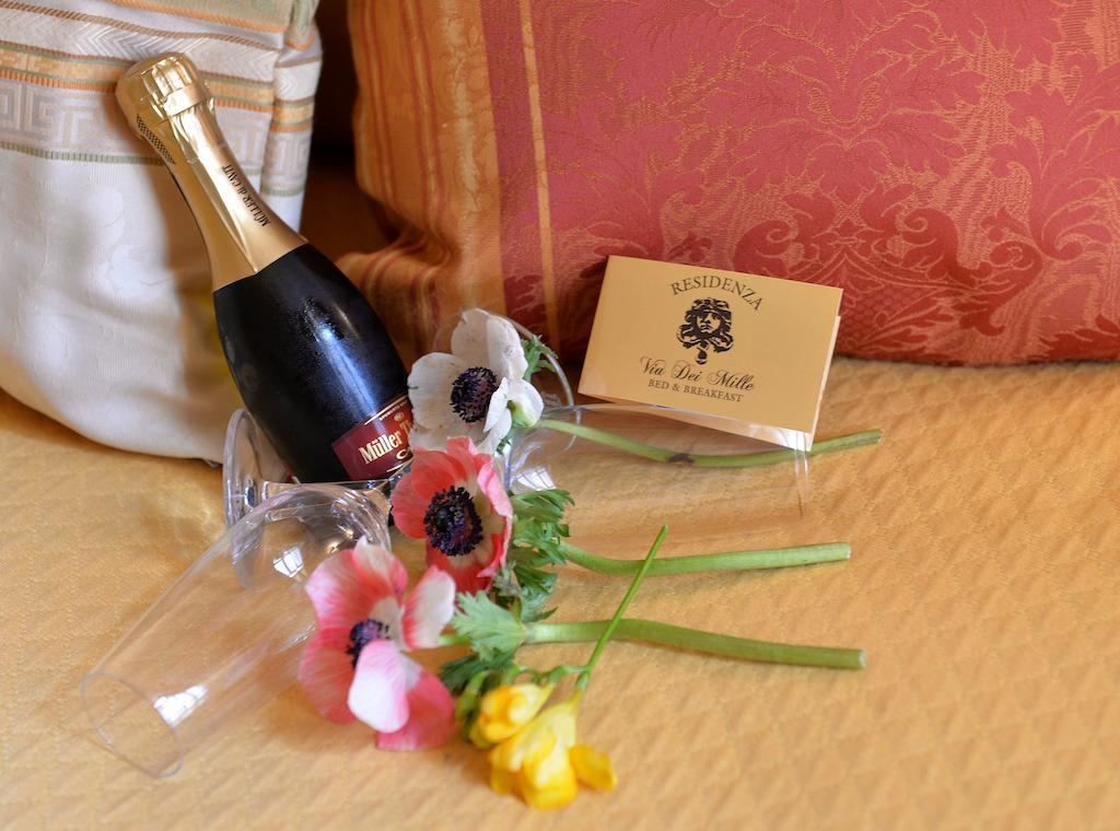 B&B Residenza Via Dei Mille เนเปิลส์ ภายนอก รูปภาพ