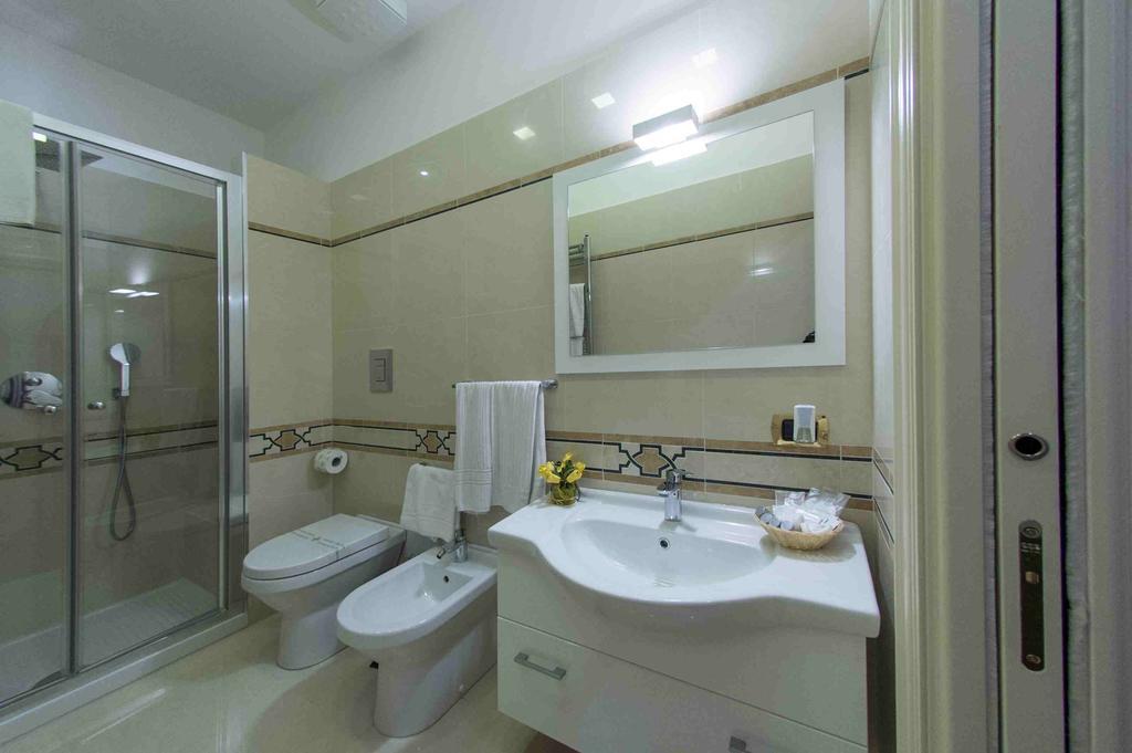 B&B Residenza Via Dei Mille เนเปิลส์ ภายนอก รูปภาพ