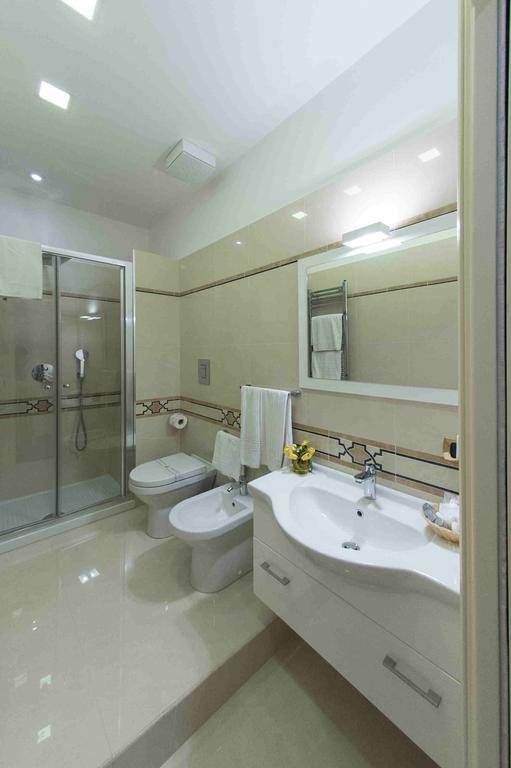 B&B Residenza Via Dei Mille เนเปิลส์ ภายนอก รูปภาพ