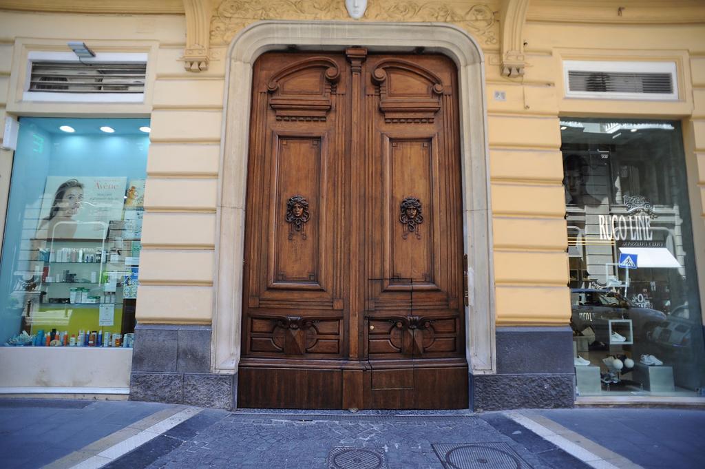 B&B Residenza Via Dei Mille เนเปิลส์ ภายนอก รูปภาพ