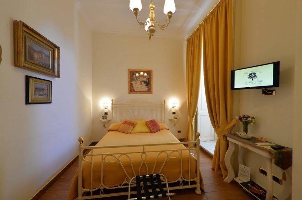 B&B Residenza Via Dei Mille เนเปิลส์ ภายนอก รูปภาพ